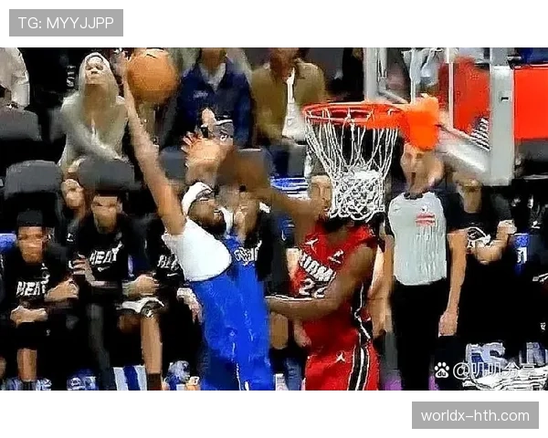 戴维斯高位挡拆制造中锋错位，较上季禁区效率提升