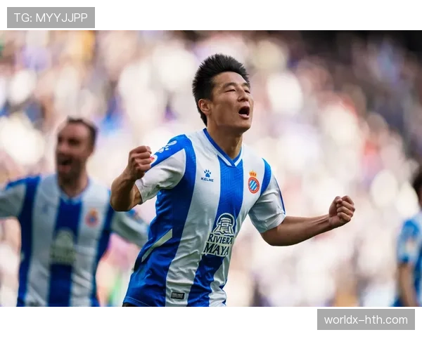 彭帅赛后街拍，随手一拎的包都在和豪车抢镜