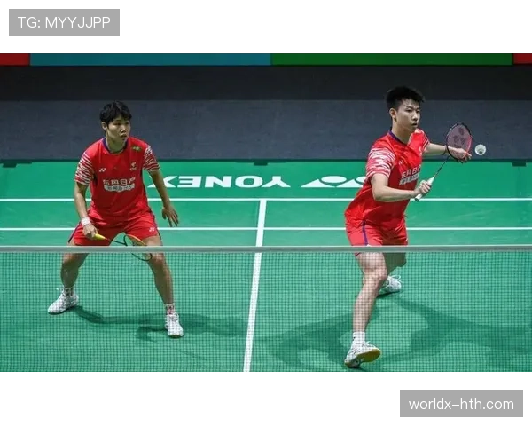 黄东萍训练完直接啃鸡腿，这自律和放纵切换也太真实了吧